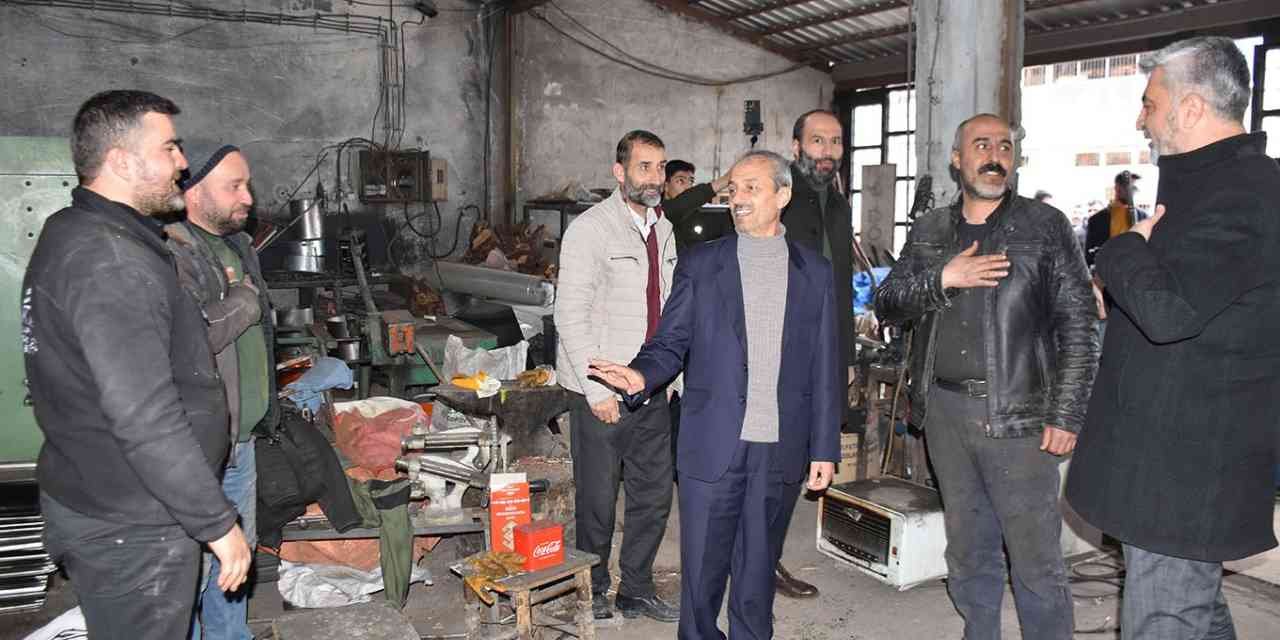 HÜDA PAR Bitlis Belediye Başkan adayı Karakaya'nın esnaf ziyareti devam ediyor