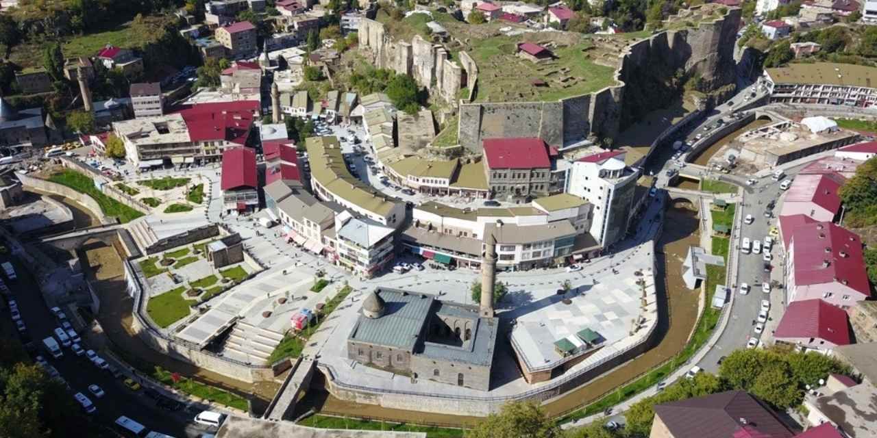 Bitlis'te hangi parti kimi aday gösterdi?