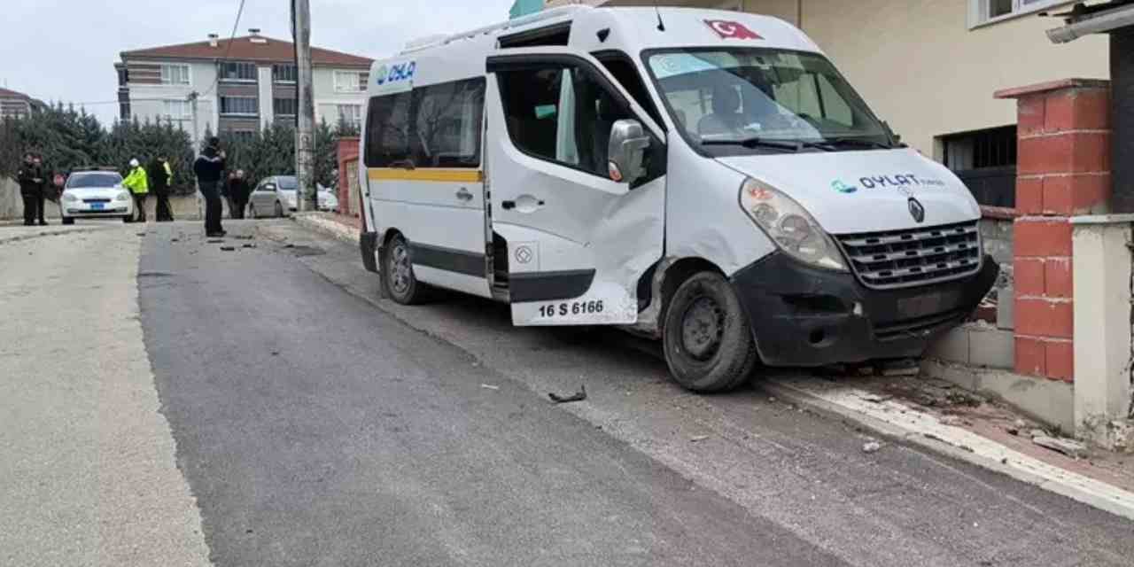 Öğrencileri taşıyan minibüs kaza yaptı: 7 yaralı
