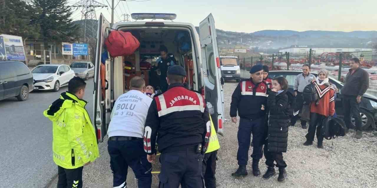 Otomobil İstinat Duvarına Çarptı: 1'i Çocuk 4 Kişi Yaralandı