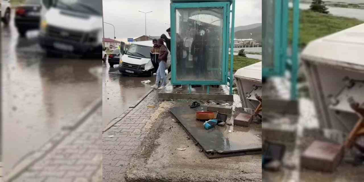 Bitlis'te trafik kazası: ölü ve yaralılar var
