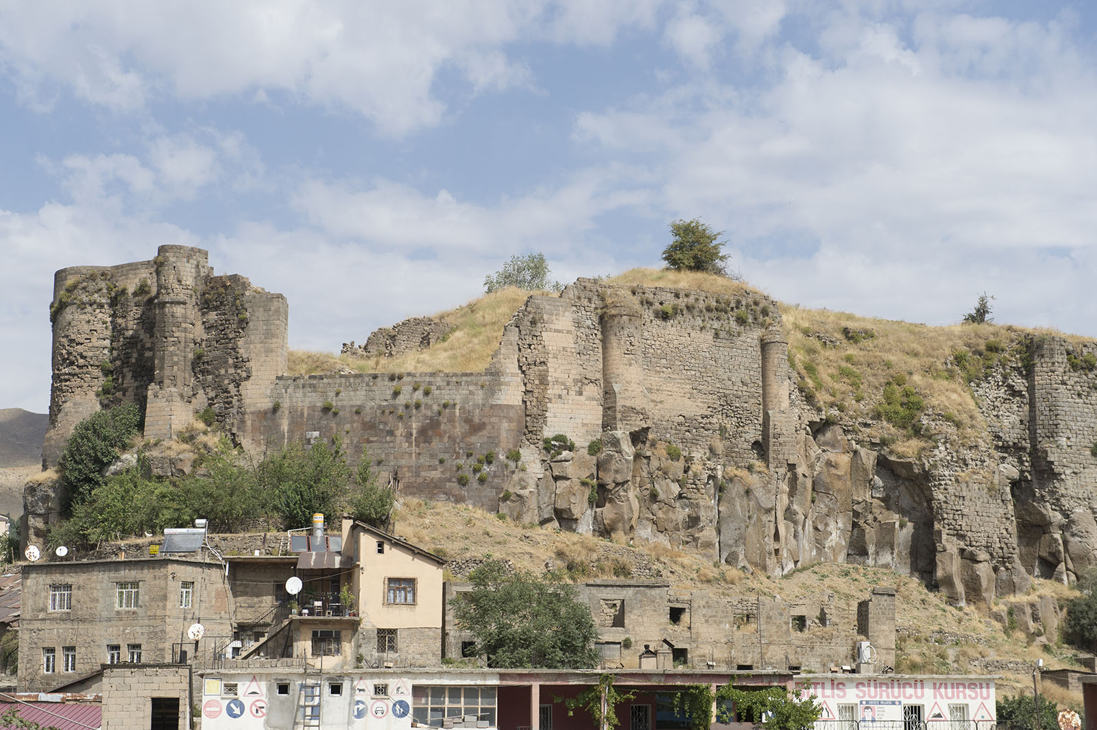 Bitlis Kalesi: Tarihin İhtişamını Taşıyan Eser